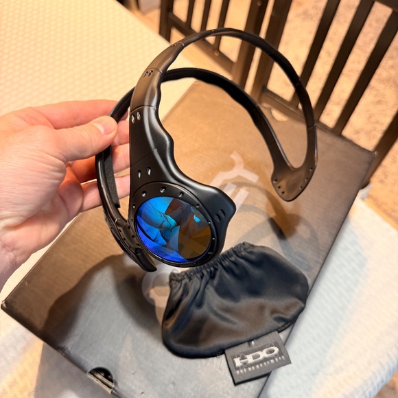 Oakley over the top - Picture 2 of 6